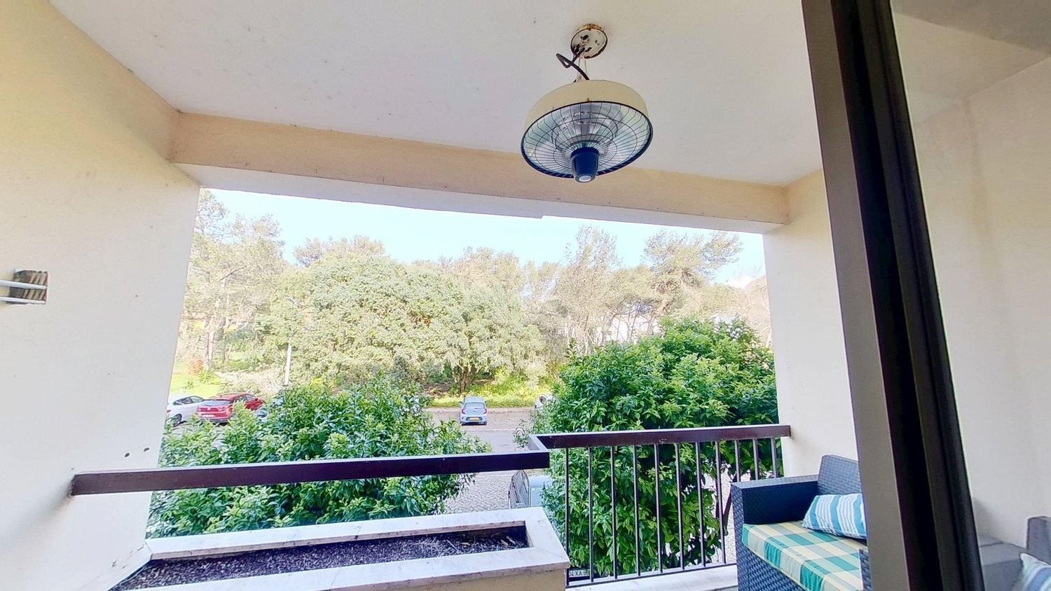 Apartamento de 2 dormitorios en Cascais, Portugal No. 217075