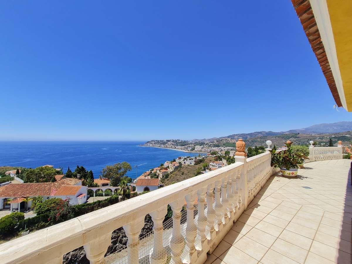 4 bedrooms House in Almunecar, Spain No. 218355