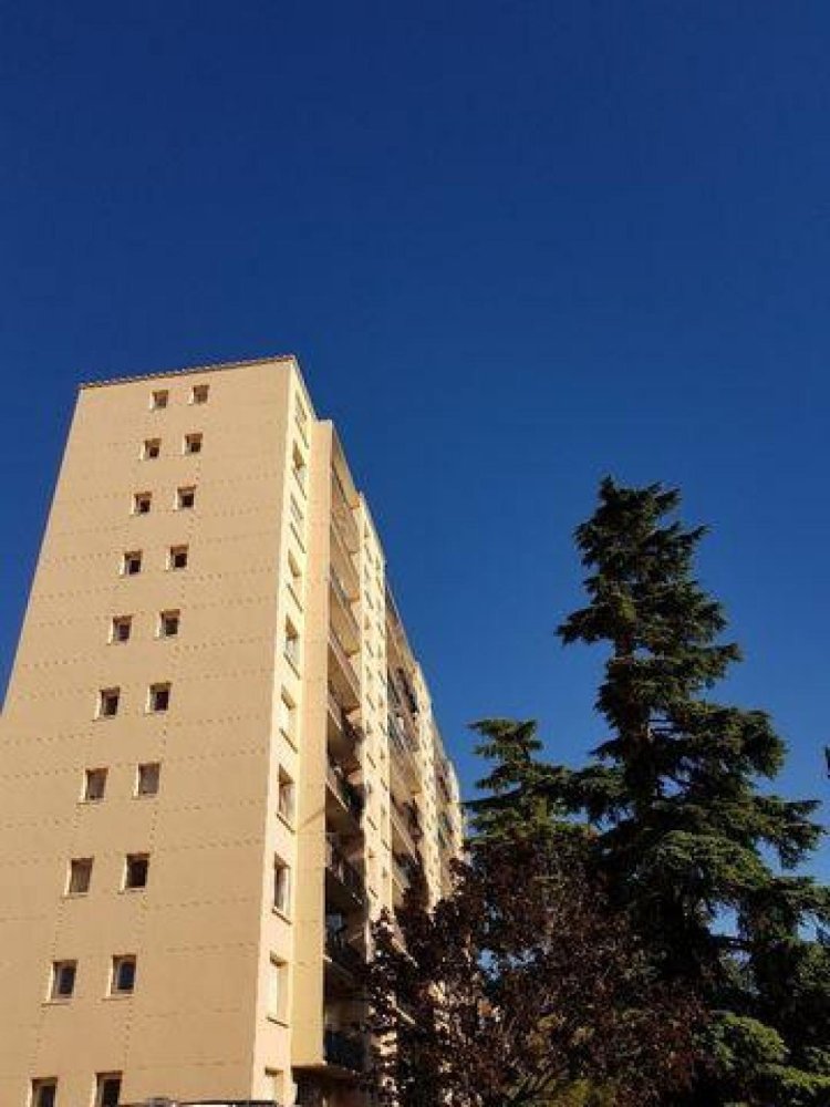 2 bedrooms Condo in Nimes, France No. 35525