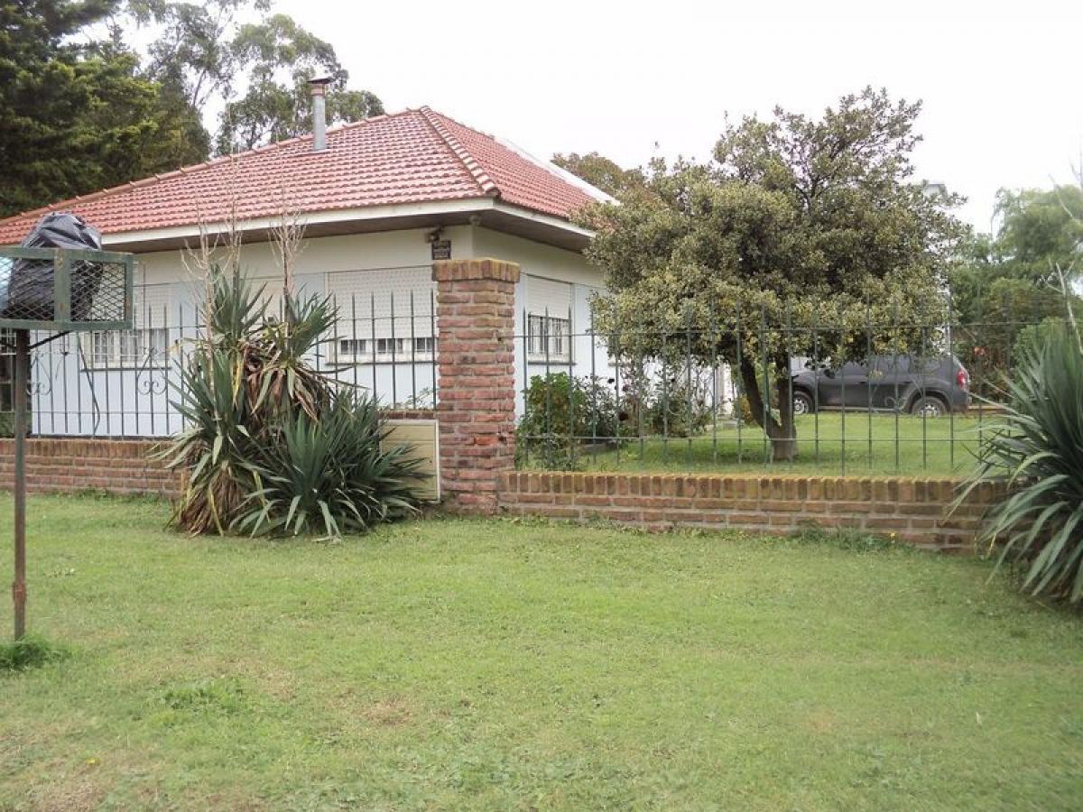 4 bedrooms House in Mar del Plata, Argentina No. 101682