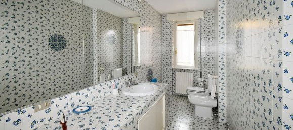 5 rooms Apartment in Legnano, Italy No. 95729 24