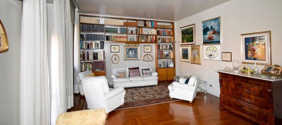 5 rooms Apartment in Legnano, Italy No. 95729 8