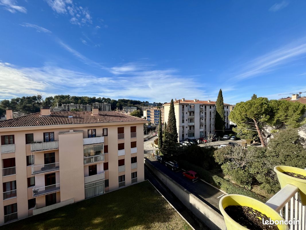 3 bedrooms Apartment in Aix-en-Provence, France No. 101421