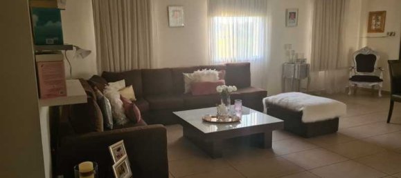 Propiedad comercial de 4 dormitorios en Aradippou, Cyprus No. 67279 14