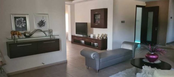 Propiedad comercial de 4 dormitorios en Aradippou, Cyprus No. 67279 13