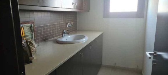 Propiedad comercial de 4 dormitorios en Aradippou, Cyprus No. 67279 11