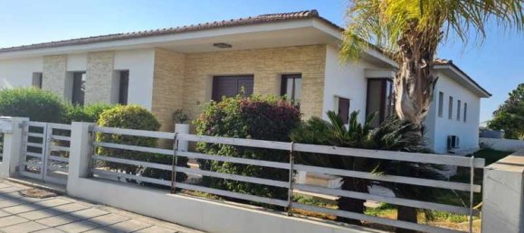 Propiedad comercial de 4 dormitorios en Aradippou, Cyprus No. 67279 15