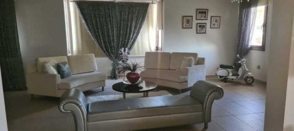 Propiedad comercial de 4 dormitorios en Aradippou, Cyprus No. 67279 4