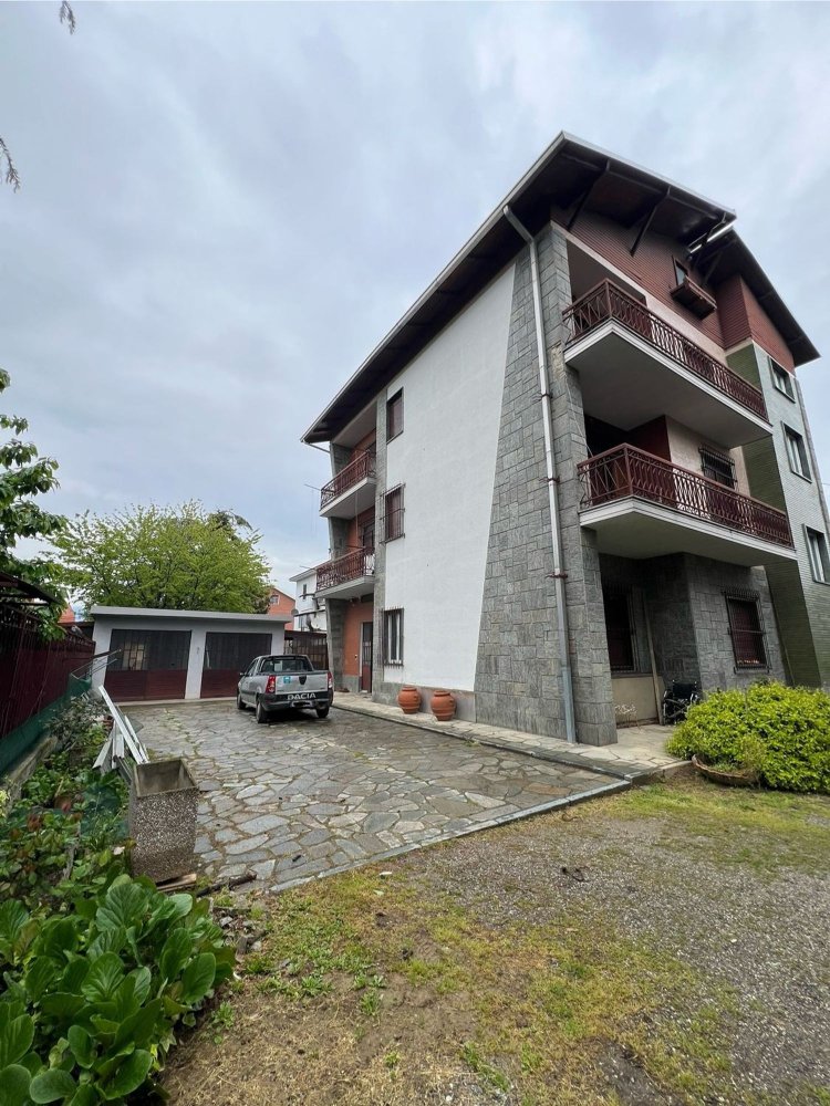 Apartamento de 4 divisões em Pianezza, Italy N.º 112345