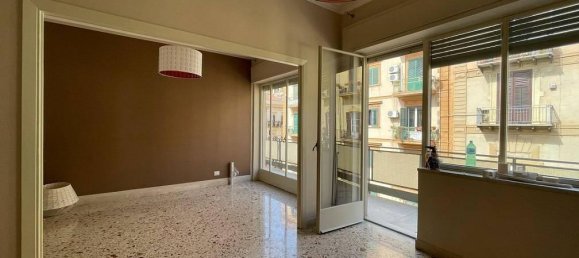 5-salle Appartement à Palermo, Italy No. 7067 2