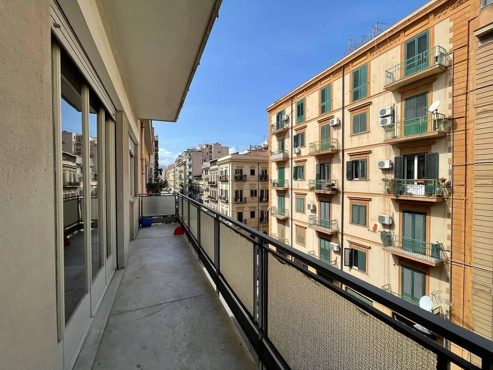 5-salle Appartement à Palermo, Italy No. 7067