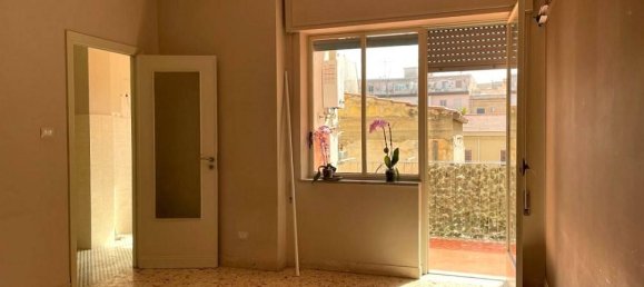 5-salle Appartement à Palermo, Italy No. 7067 14