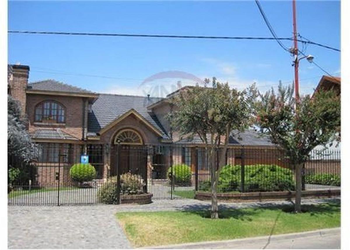 3 bedrooms House in Quilmes, Argentina No. 20557