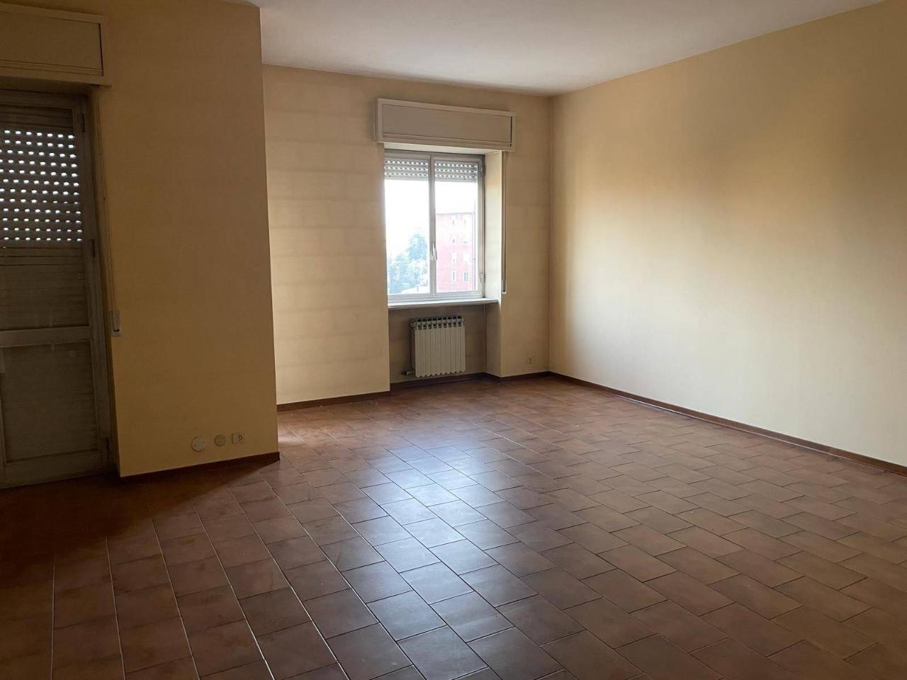 3 rooms Apartment in Alessandria, Italy No. 121706