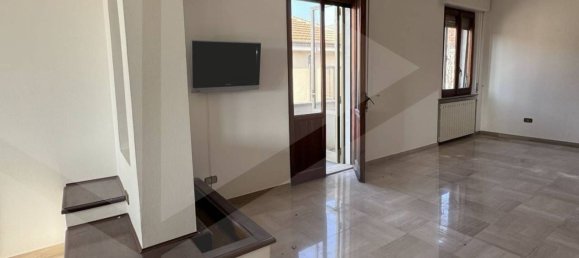 4 rooms Apartment in Avezzano, Italy No. 22992 3