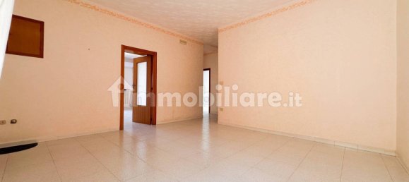 Apartamento de 3 dormitorios en Manfredonia, Italy No. 355579 2