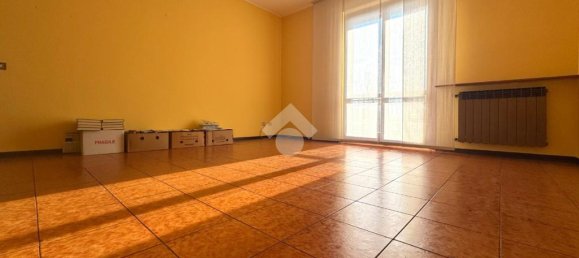 2 Schlafzimmer Wohnung in Rescaldina, Italy, Nr. 54259 3