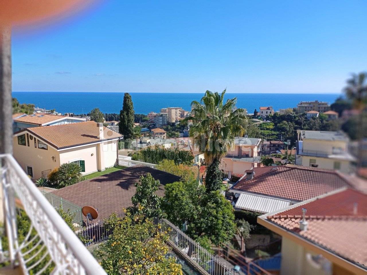 Apartamento de 4 dormitorios en Sanremo, Italy No. 395532