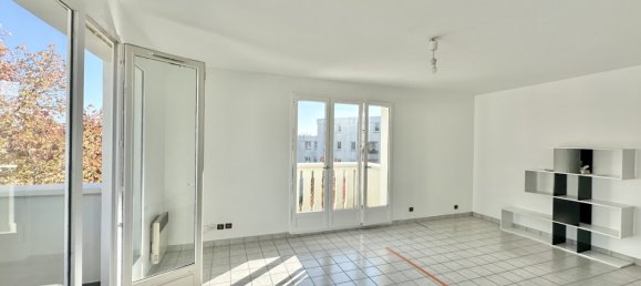 Studio in Noisy-le-Grand, France No. 177084 4