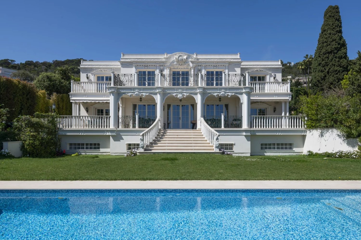 8 bedrooms Villa in Cannes, France No. 104