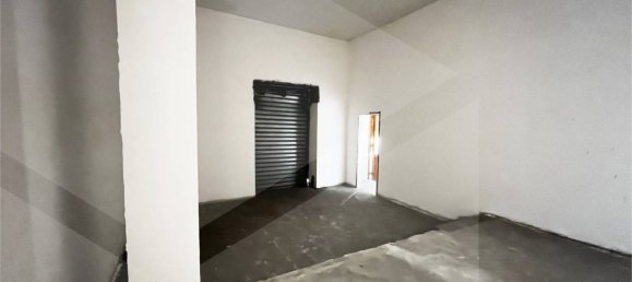 3-Zimmer Gewerbliche Immobilie in Arzano, Italy, Nr. 25365 10