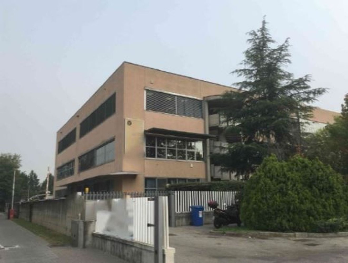 763m² Warehouse in Concorezzo, Italy No. 359791