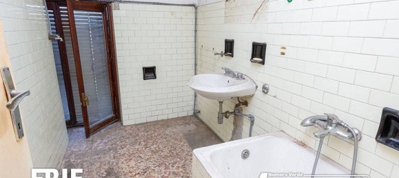 3 Schlafzimmer Wohnung in Saronno, Italy, Nr. 359287 18