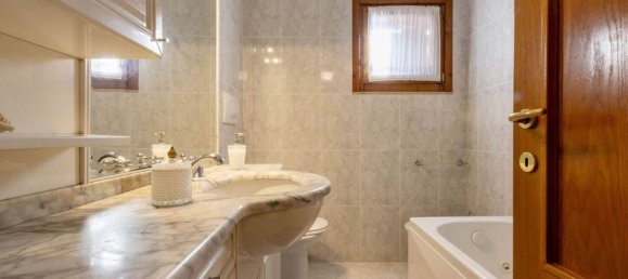 3 bedrooms Apartment in Siena, Italy No. 313194 10