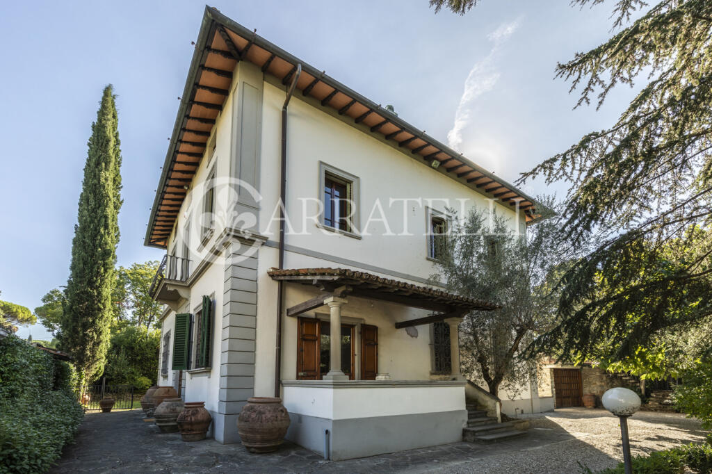 8 bedrooms Villa in Florence, Italy No. 78407