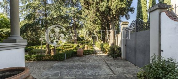 8 bedrooms Villa in Florence, Italy No. 78407 2
