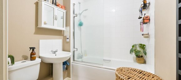 1 bedroom Apartment in Epsom, United Kingdom No. 9771 8