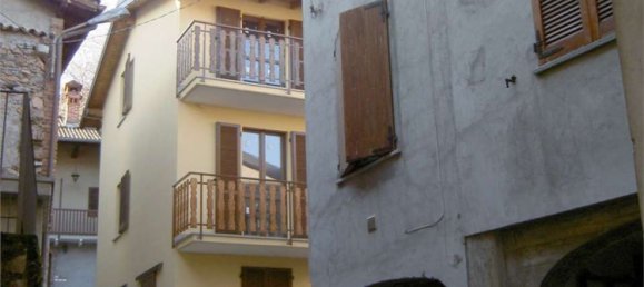 5 غرف نوم شقة في Cuasso al Monte, Italy رقم 126037 3