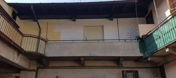 3-salle Appartement à Carnago, Italy No. 71678 4