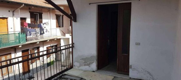 3-salle Appartement à Carnago, Italy No. 71678 14