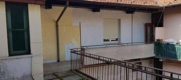 3-salle Appartement à Carnago, Italy No. 71678 5