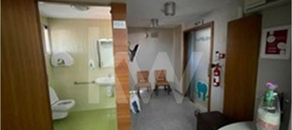 Gewerbliche Immobilie in Porto, Portugal 84m², Nr. 40447 10