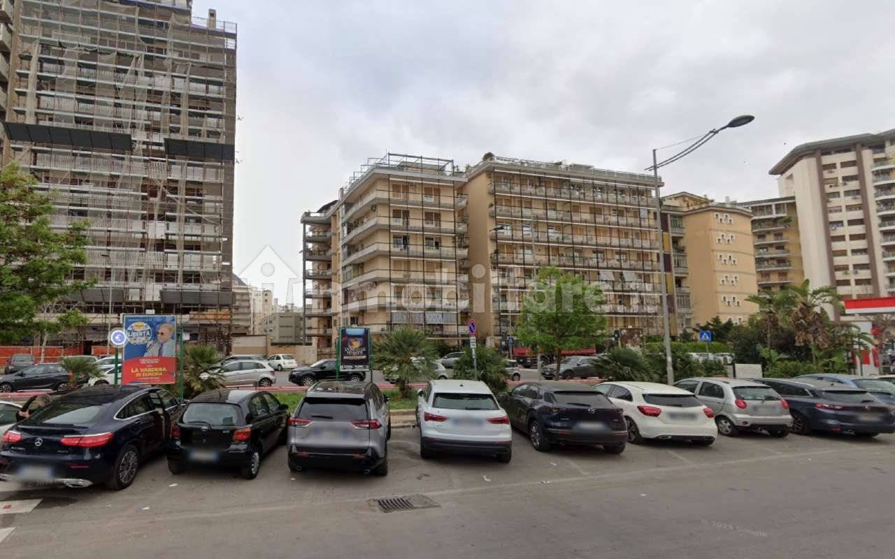 5 bedrooms Apartment in Palermo, Italy No. 46481