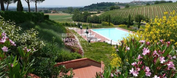 8 bedrooms House in Montepulciano, Italy No. 138201 3