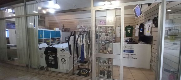 18m² Commercial property in Porto, Portugal No. 161827 9