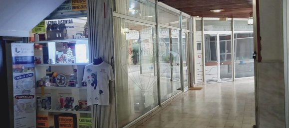 18m² Commercial property in Porto, Portugal No. 161827 8