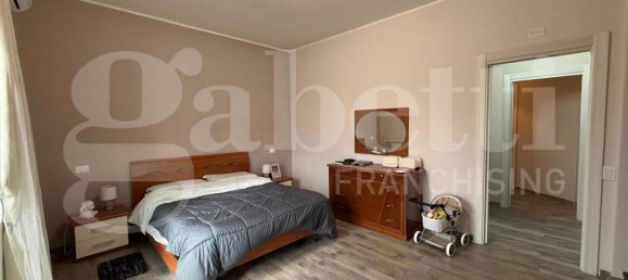 3-salle Appartement à Anzio, Italy No. 41256 7