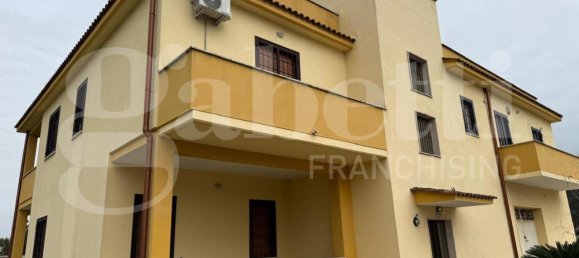 3-salle Appartement à Anzio, Italy No. 41256 22