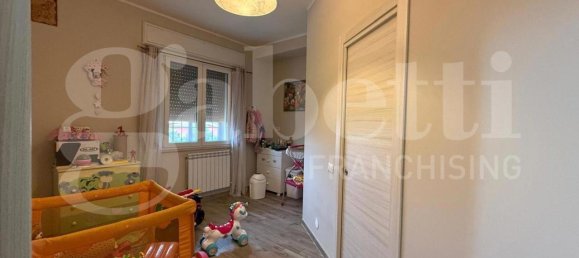 3-salle Appartement à Anzio, Italy No. 41256 10