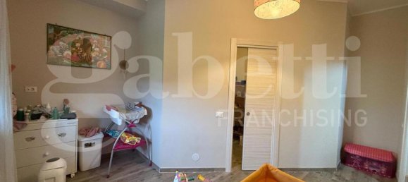 3-salle Appartement à Anzio, Italy No. 41256 11