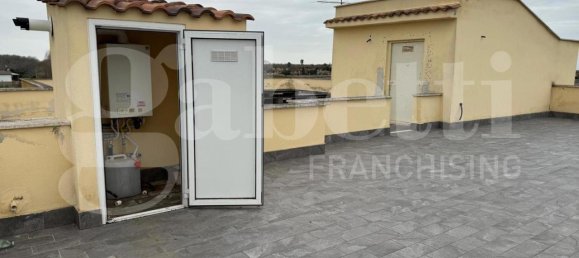 3-salle Appartement à Anzio, Italy No. 41256 20