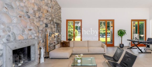 3 bedrooms Villa in Lierna, Italy No. 160426 4