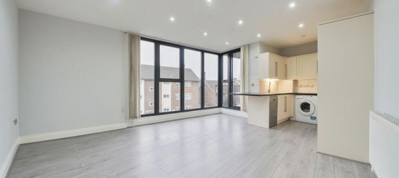 2 bedrooms Apartment in London, United Kingdom No. 7592 3