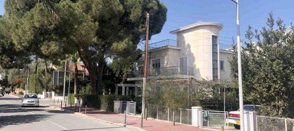 6 bedrooms House in Nicosia, Cyprus No. 14780 4