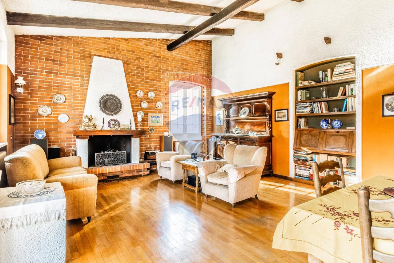 Villa de 4 habitaciónes en Somma Lombardo, Italy No. 238147