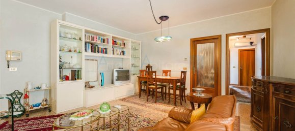 6 rooms Apartment in Mogliano Veneto, Italy No. 285227 8